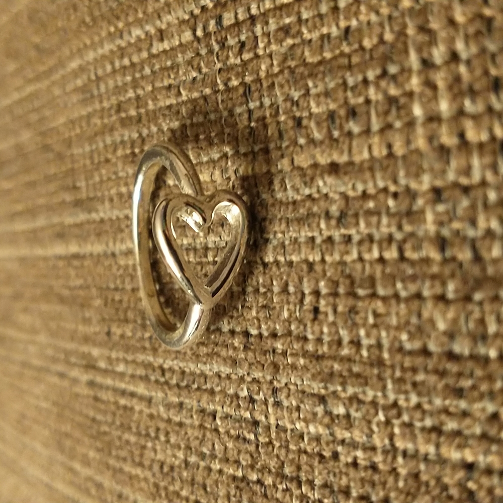 Pretty silver heart ring - Picture 5 of 6